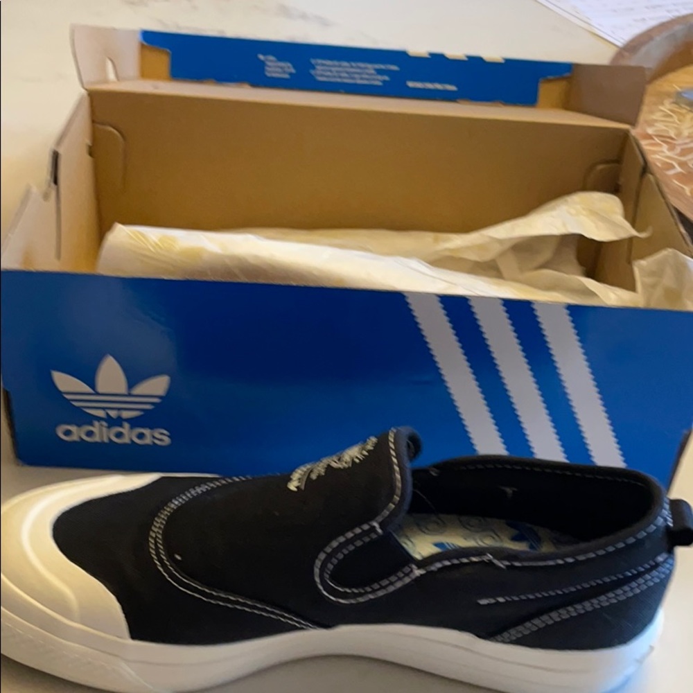 Nwt- never worn Adidas Nizza RF Slip on
